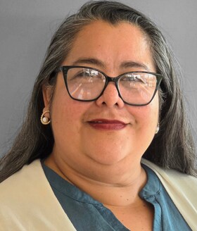 Staff member Lucy Barreto from ID_f68e2ef6715e