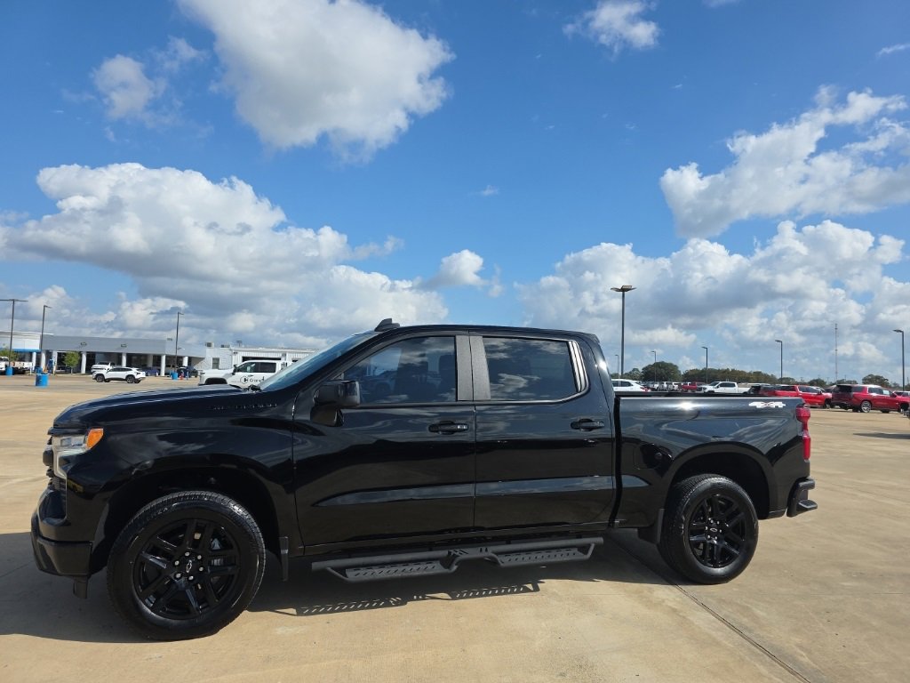 2025 Chevrolet Silverado 1500 RST photo 3