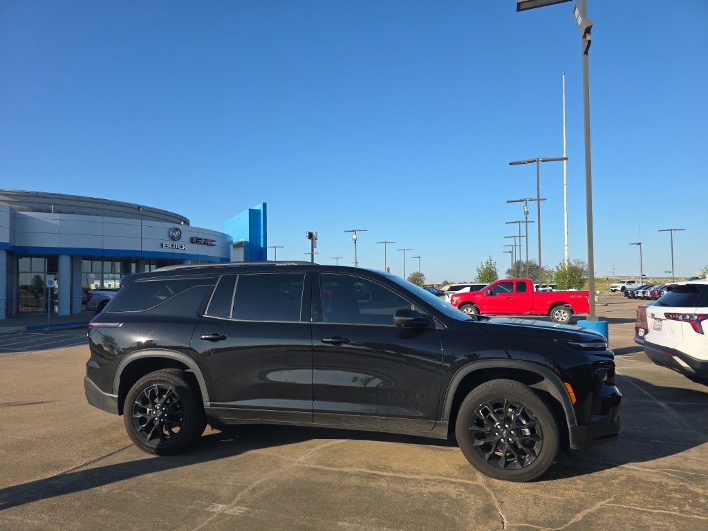 2025 Chevrolet Traverse LT's photo