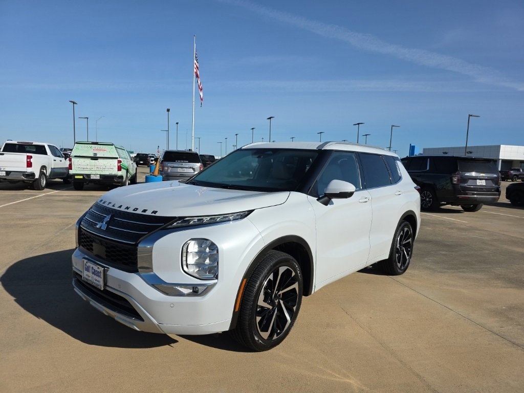 2023 Mitsubishi Outlander SEL's photo