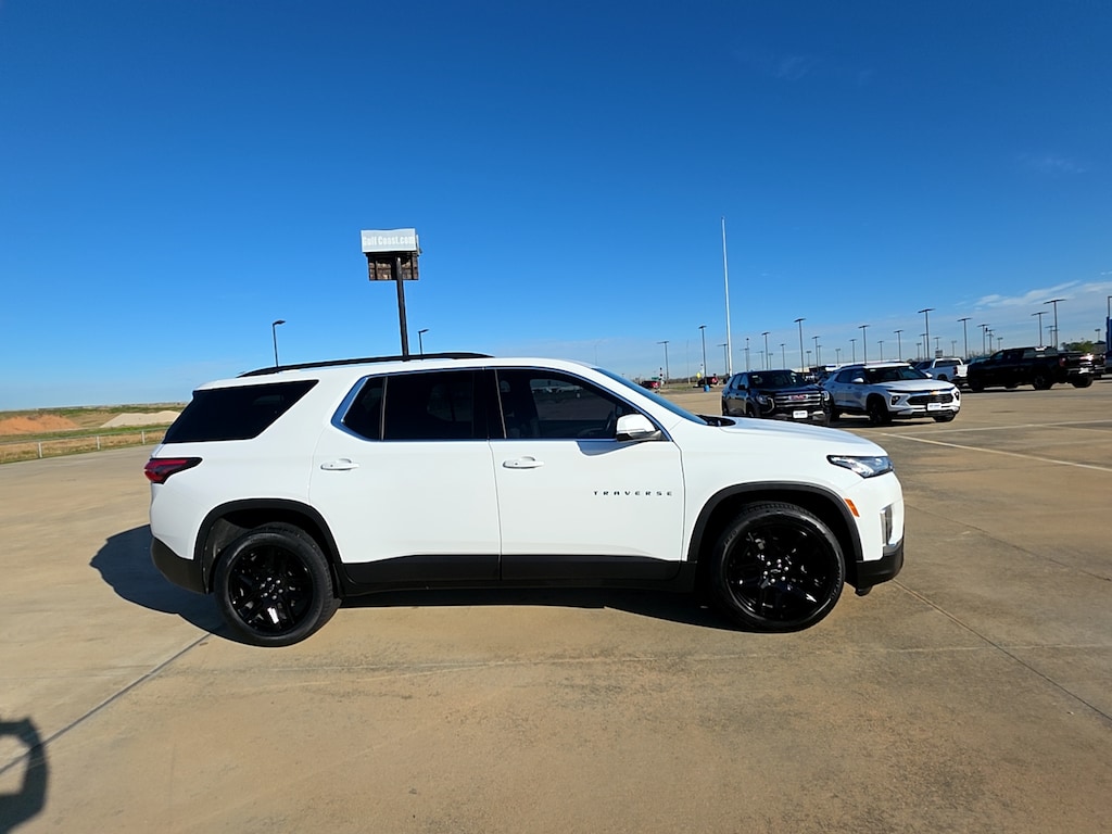Used 2022 Chevrolet Traverse LT Cloth SUV