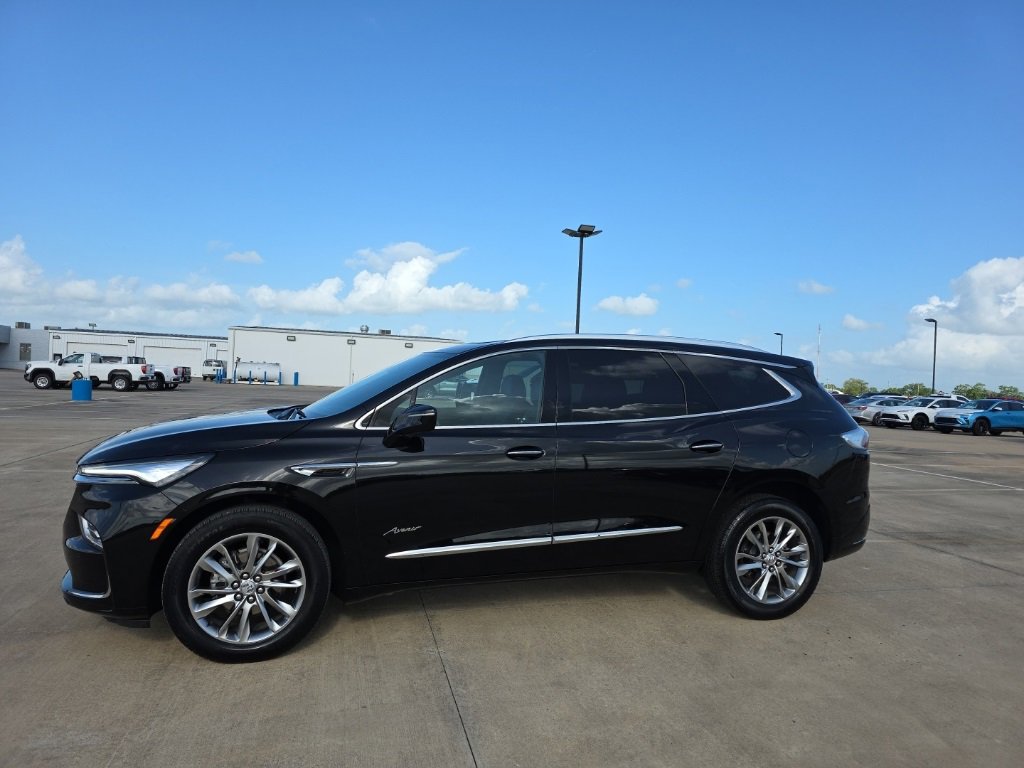 2024 Buick Enclave Avenir photo 3
