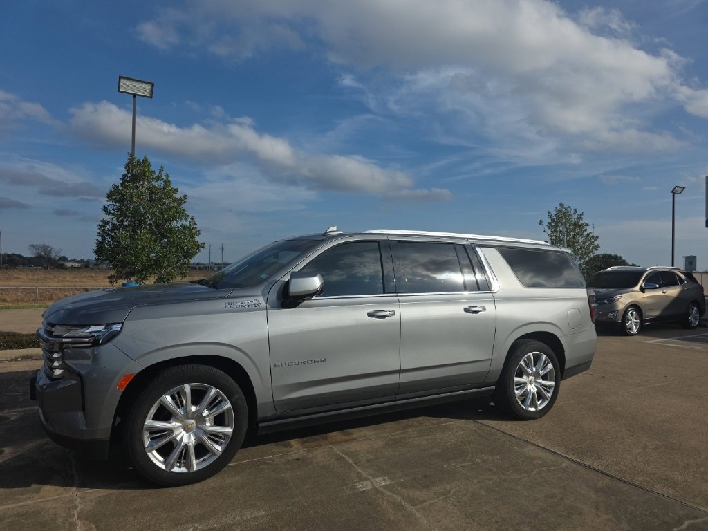 2023 Chevrolet Suburban High Country's photo