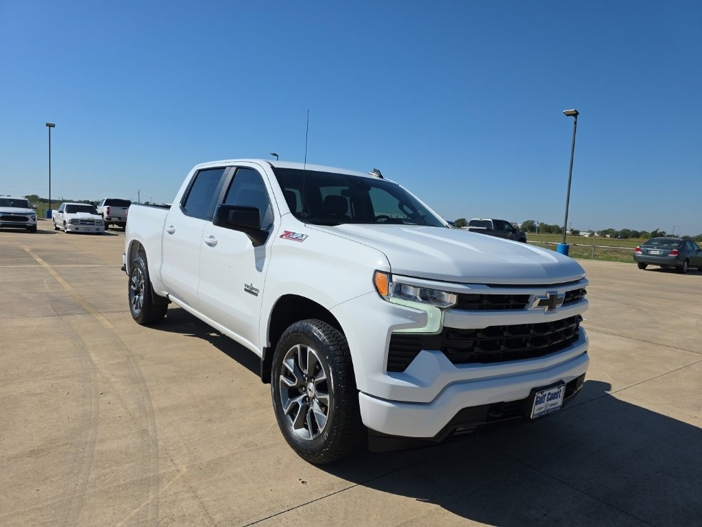 2023 Chevrolet Silverado 1500 RST photo 2