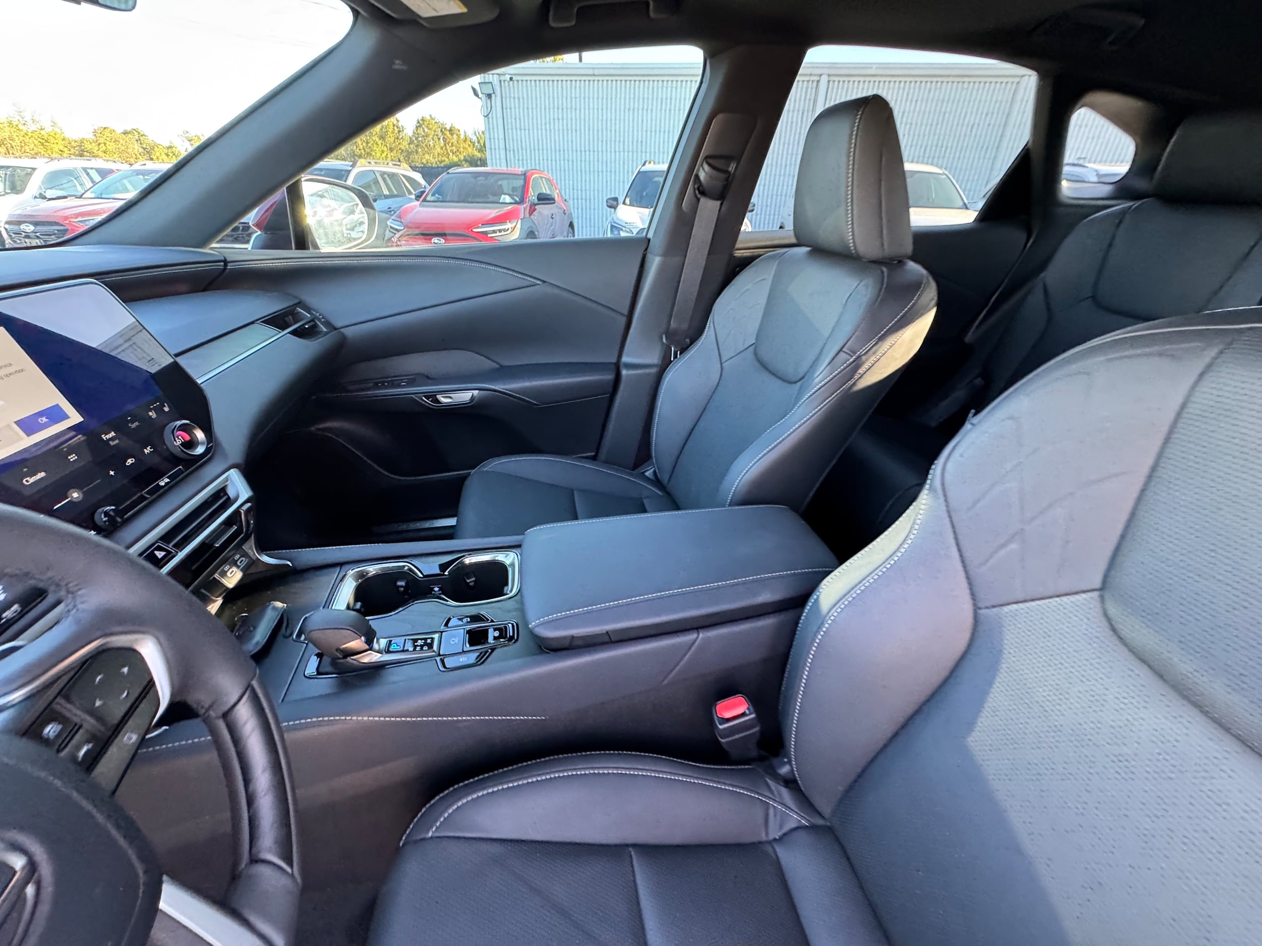2025 Lexus RX 350 - Photo 9