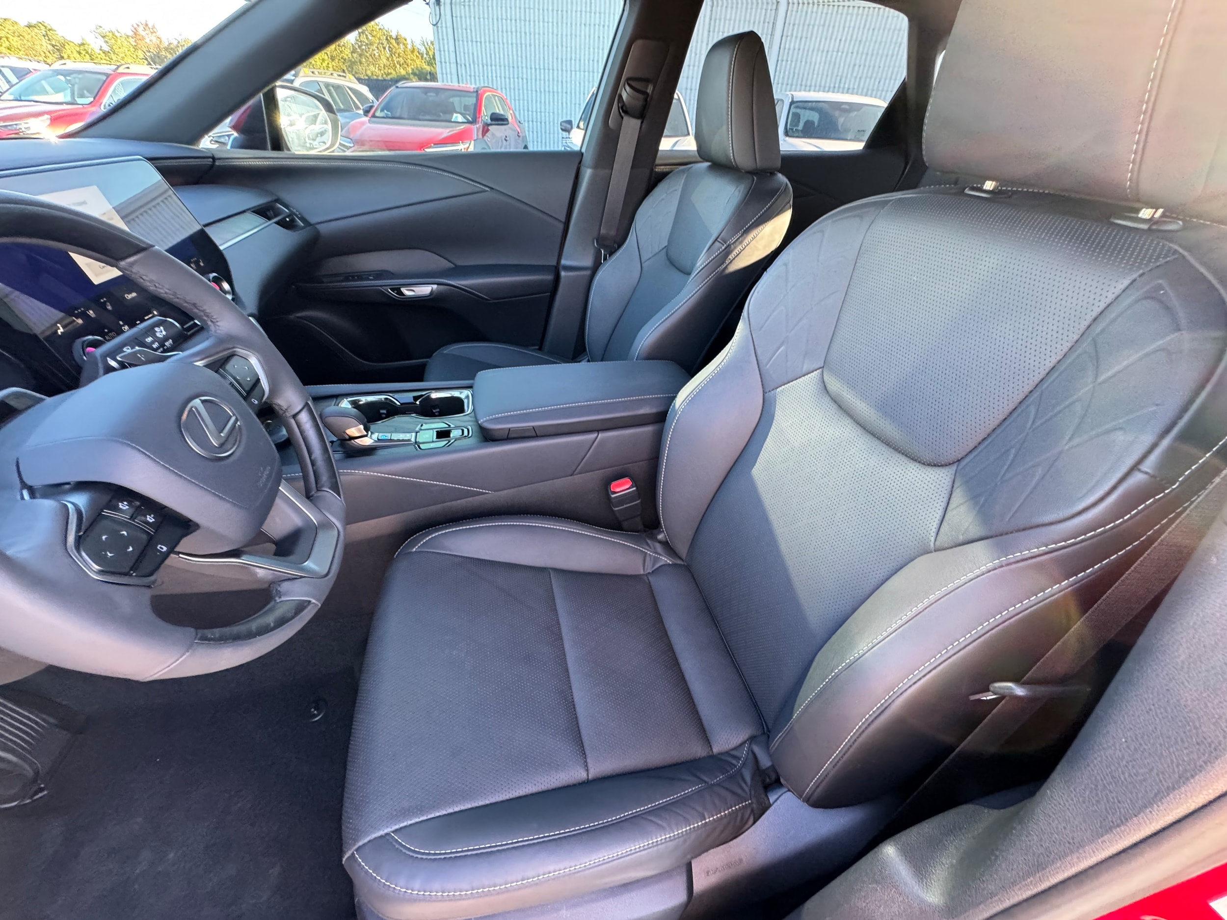 2025 Lexus RX 350 - Photo 8