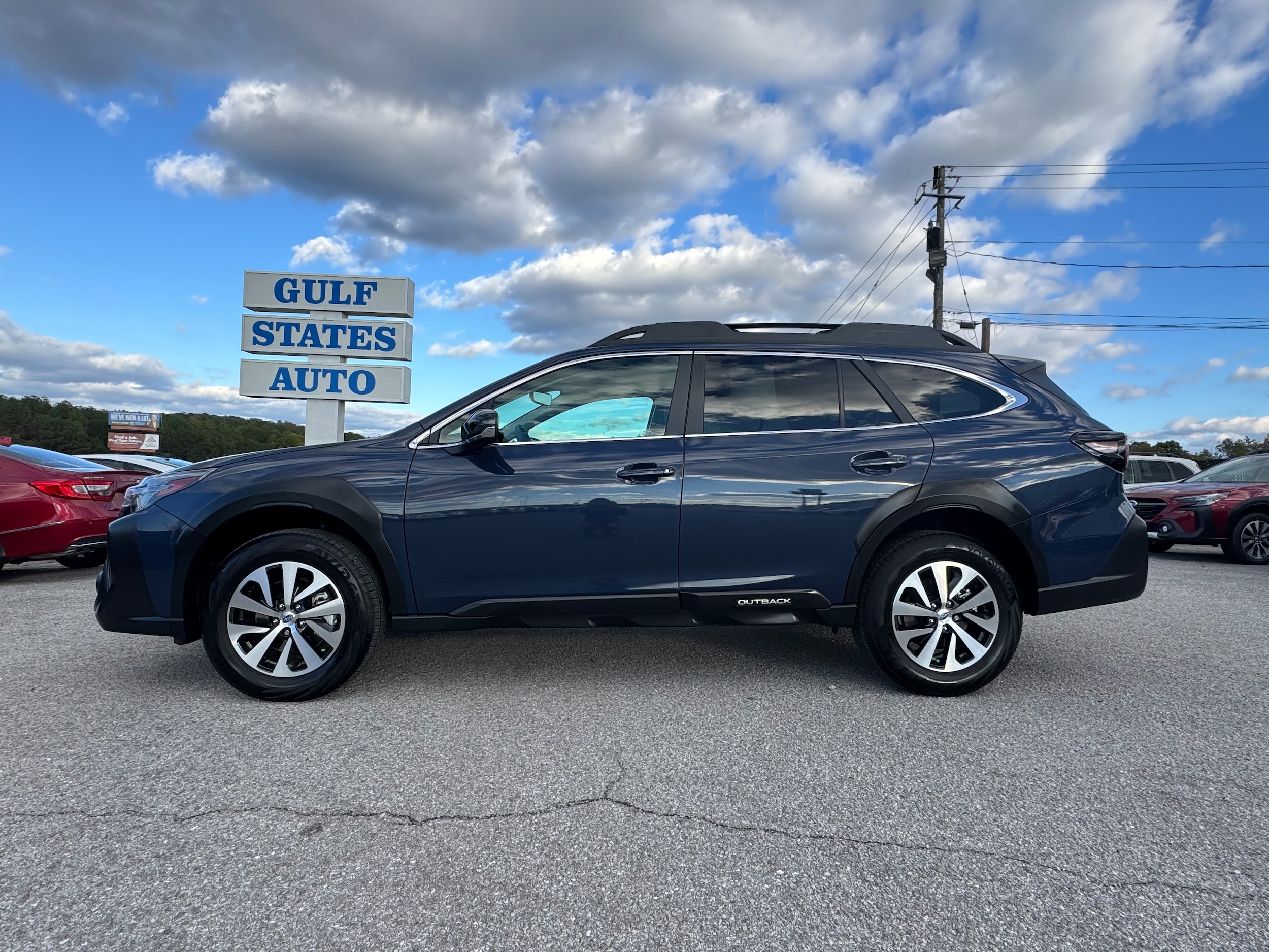 2025 Subaru Outback Premium's photo