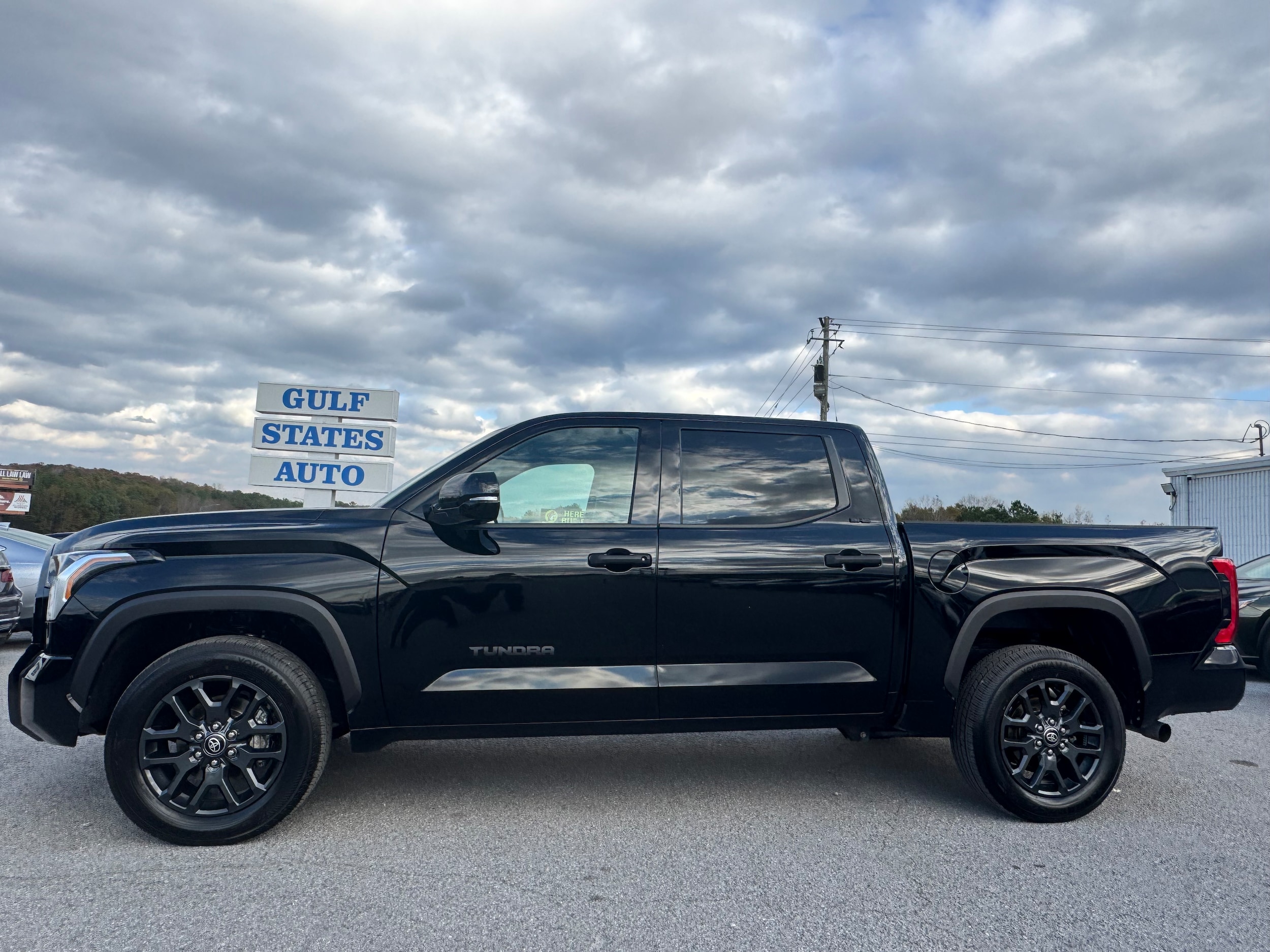 2024 Toyota Tundra SR5's photo