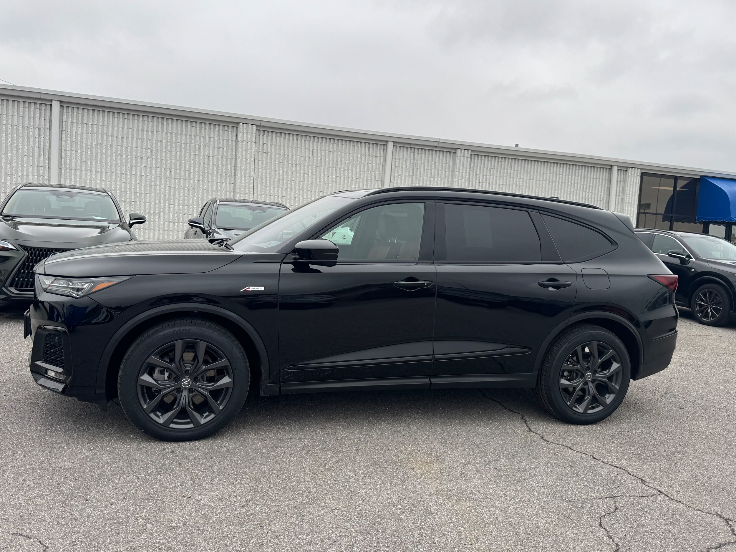 2025 Acura MDX SH-AWD A-Spec Advance photo 3