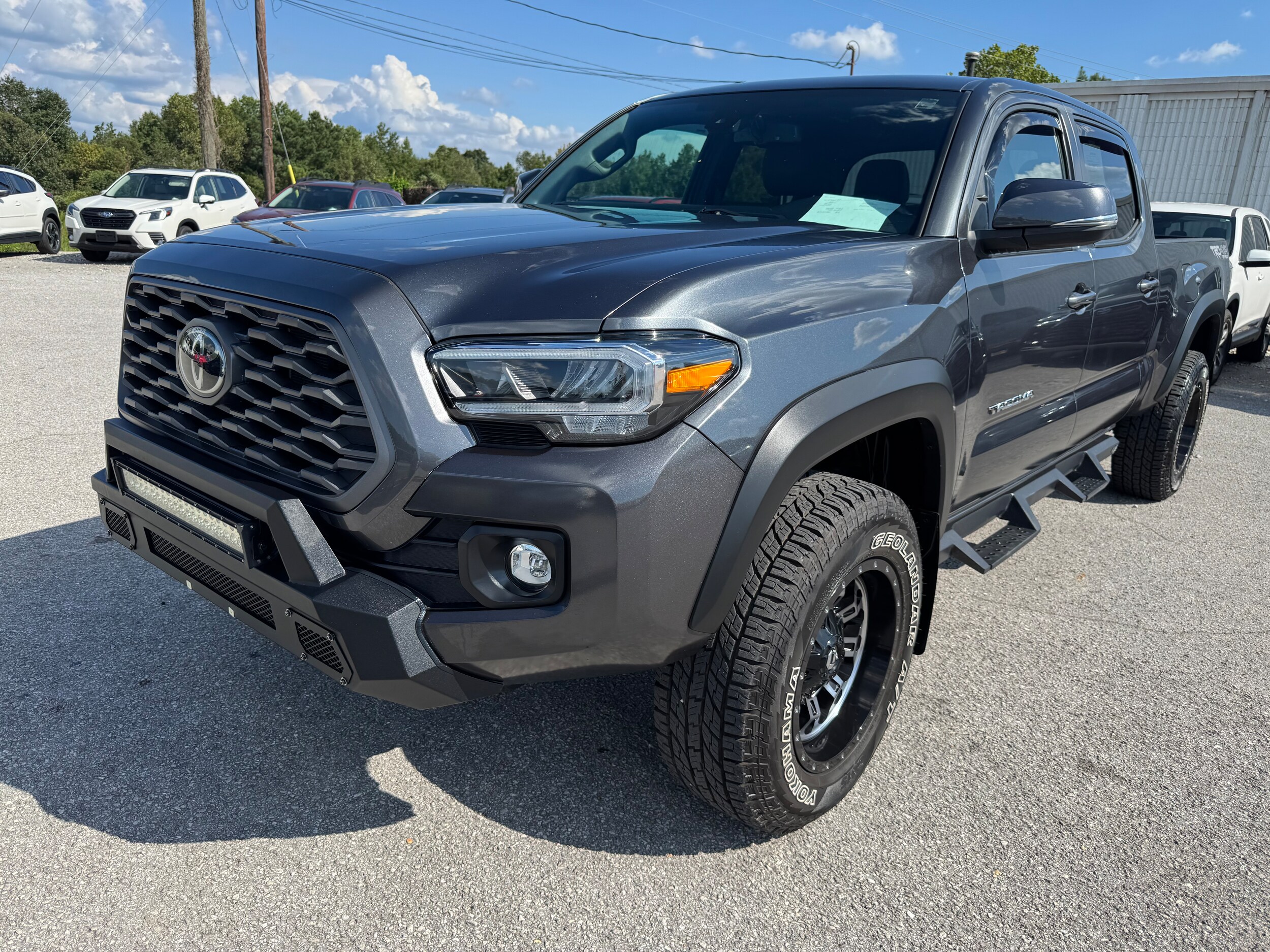 2022 Toyota Tacoma TRD V6 photo 2