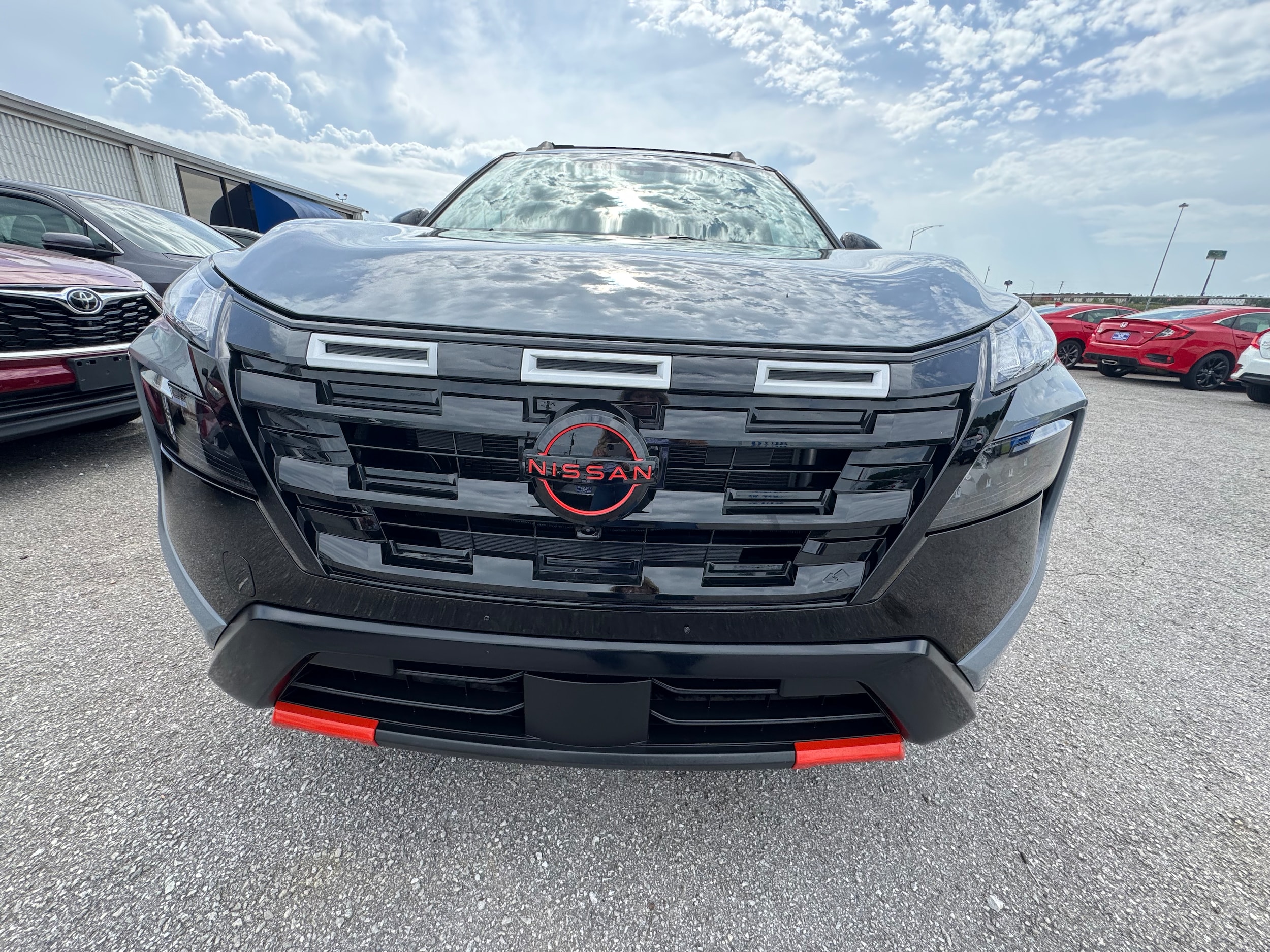 2025 Nissan Rogue SV photo 2