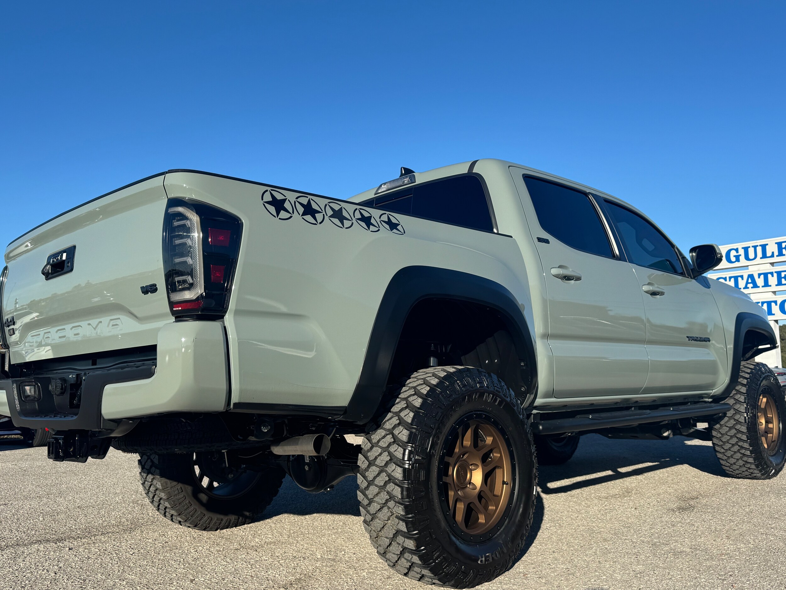 2023 Toyota Tacoma SR5 photo 3