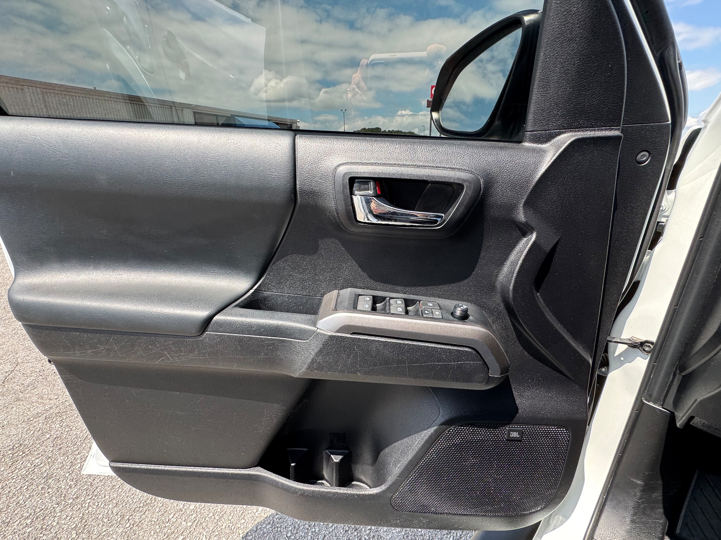 2023 Toyota Tacoma Limited - Photo 9