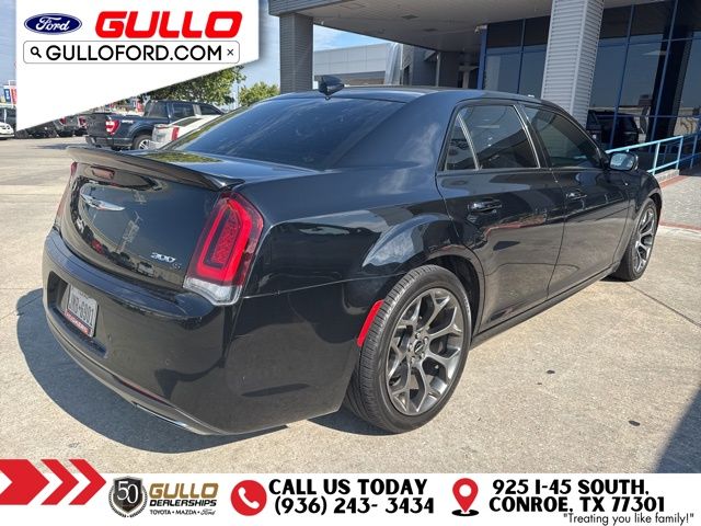 2017 Chrysler 300 S photo 3