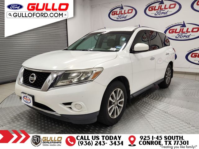 2014 Nissan Pathfinder S photo 2