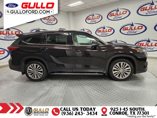2021 Toyota Highlander Platinum photo 2