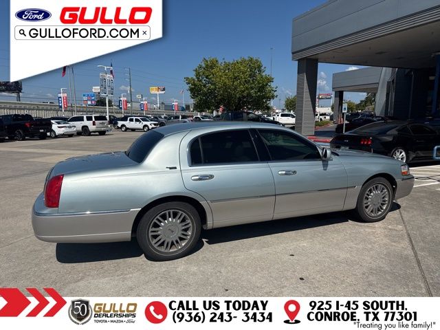 2007 Lincoln Town Car Signature Limited photo 2