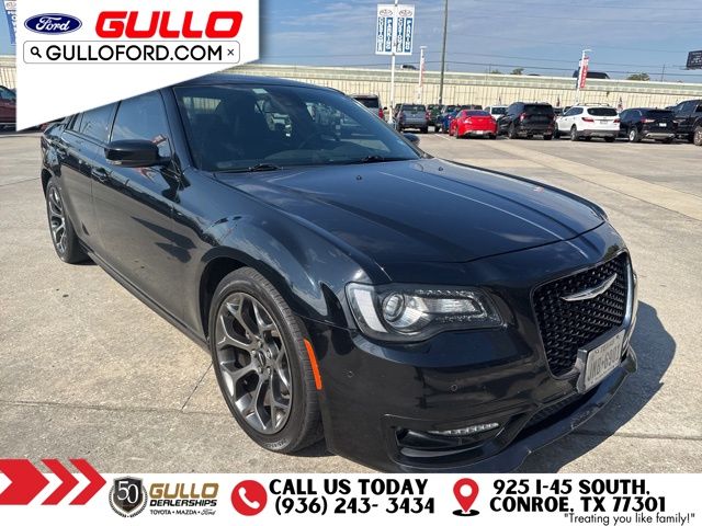 2017 Chrysler 300 S photo 2