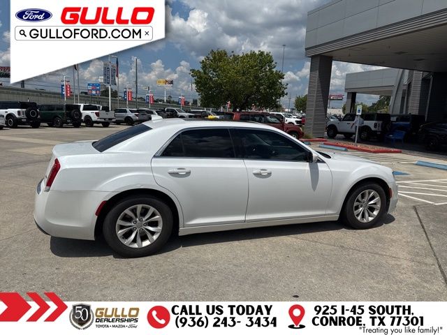 2016 Chrysler 300 Limited photo 3