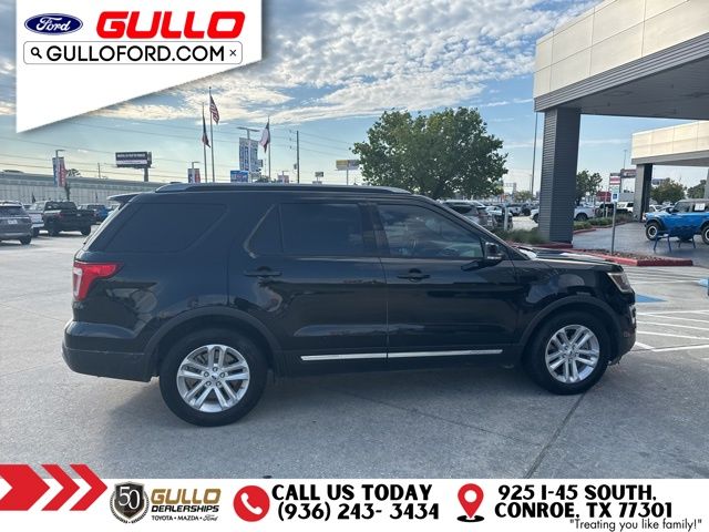 2017 Ford Explorer XLT photo 2