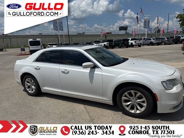 2016 Chrysler 300 Limited photo 2