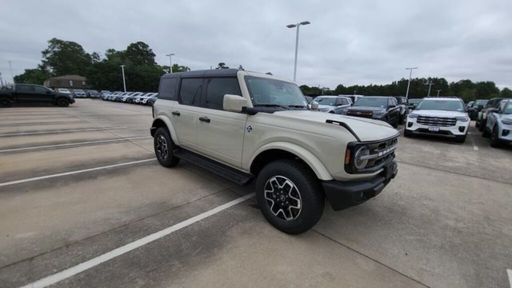 New 2026 Ford Bronco Outer Banks SUV