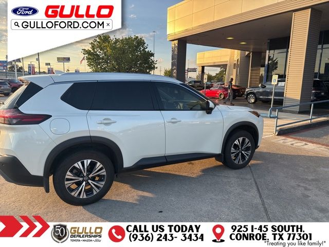 2021 Nissan Rogue SV photo 3