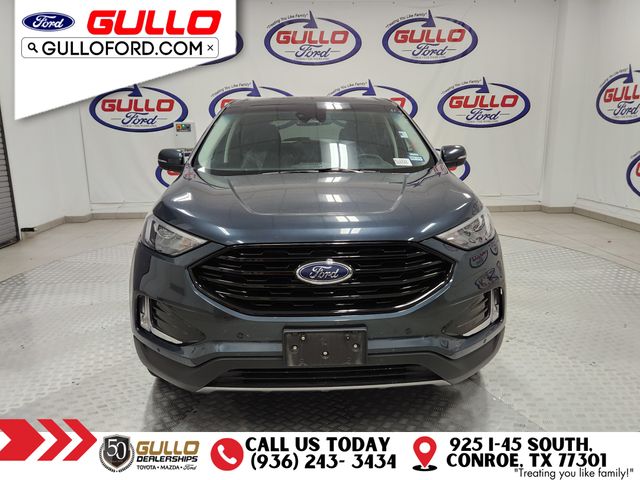 2024 Ford Edge Titanium photo 2