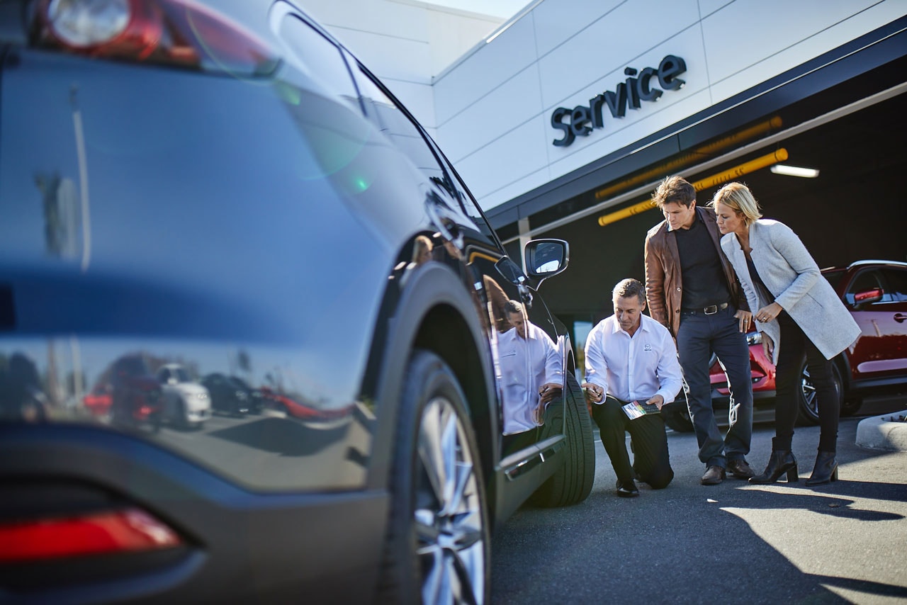 Mazda_Service_Customer_Outside_1.jpg