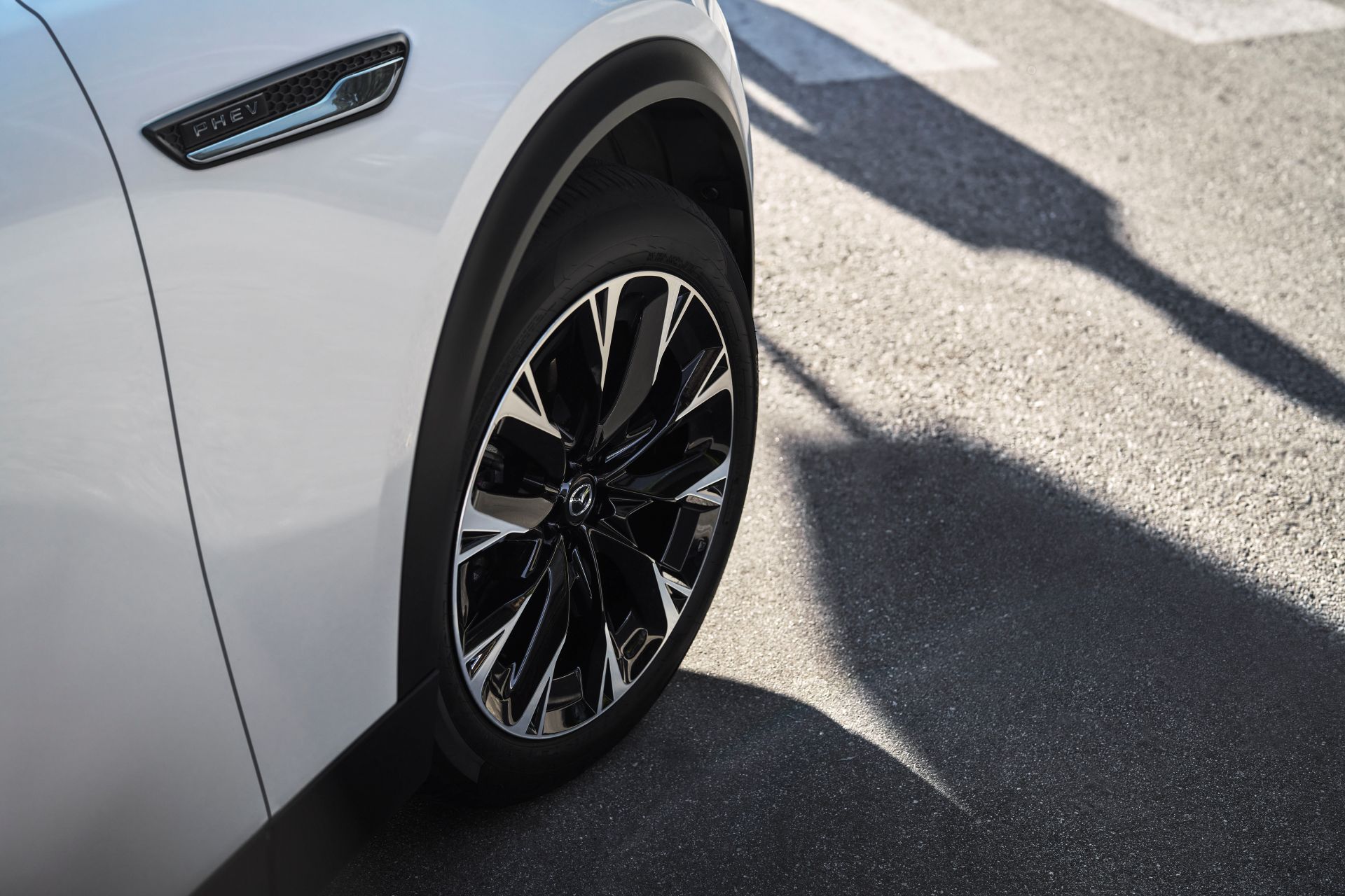 2024-Mazda-CX-90-PHEV-wheels.jpg