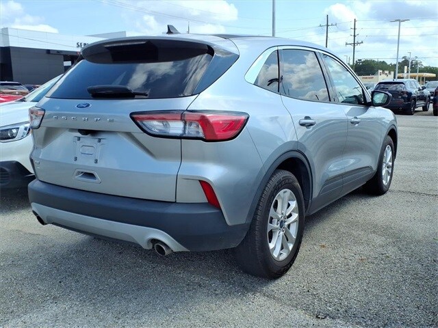2022 Ford Escape SE photo 2