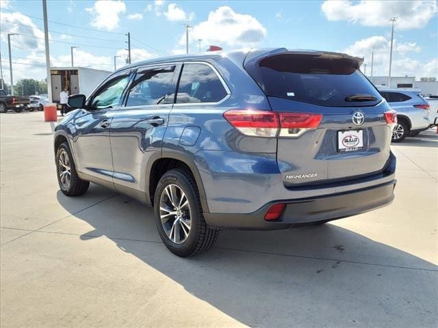 Certified 2019 Toyota Highlander LE with VIN 5TDZZRFH0KS296605 for sale in Conroe, TX