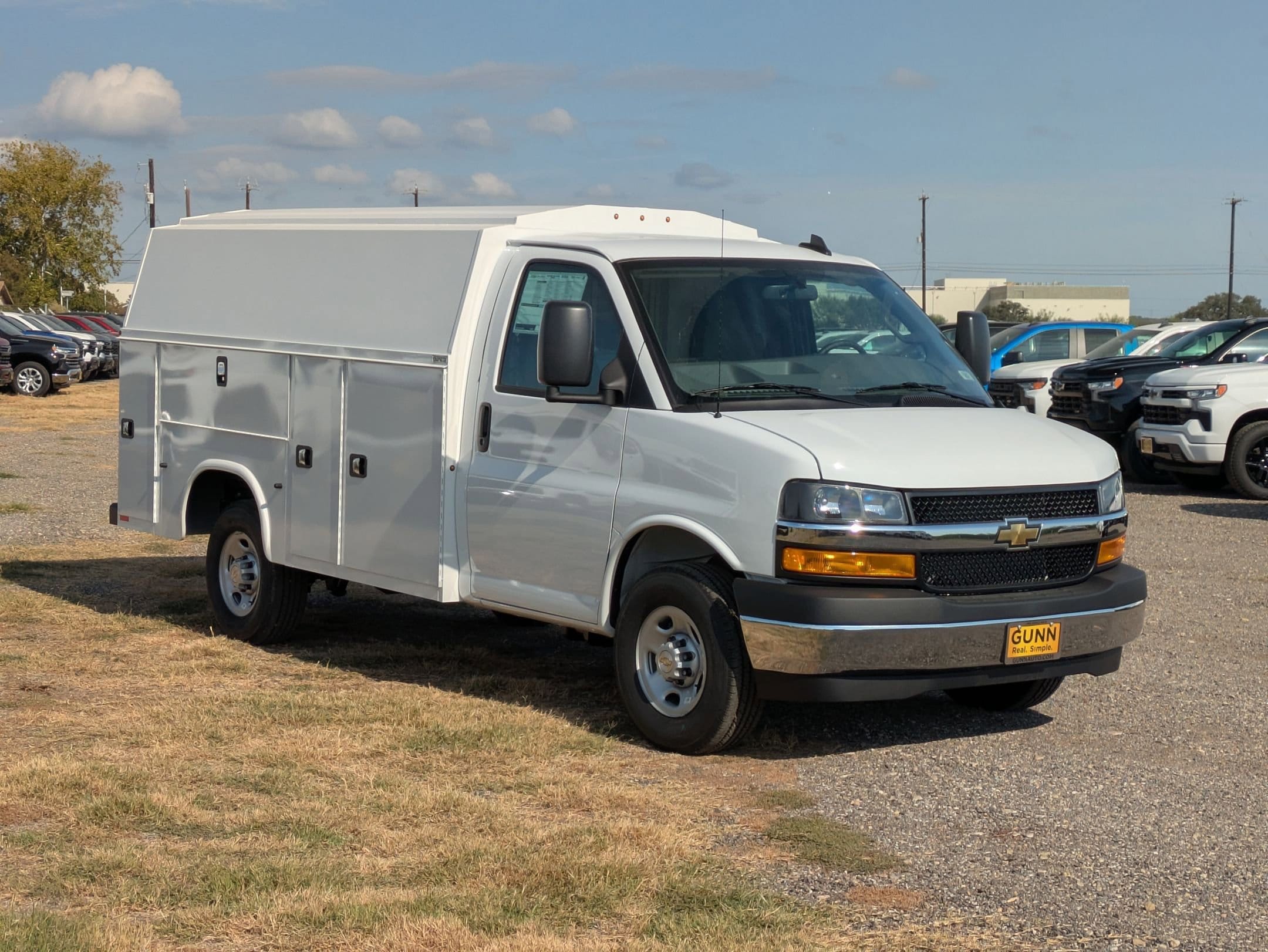 2025 Chevrolet Express Cutaway Base's photo
