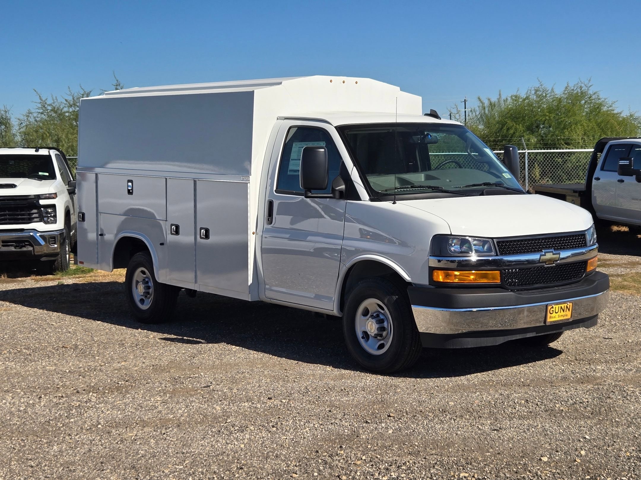 2025 Chevrolet Express Cutaway Base's photo