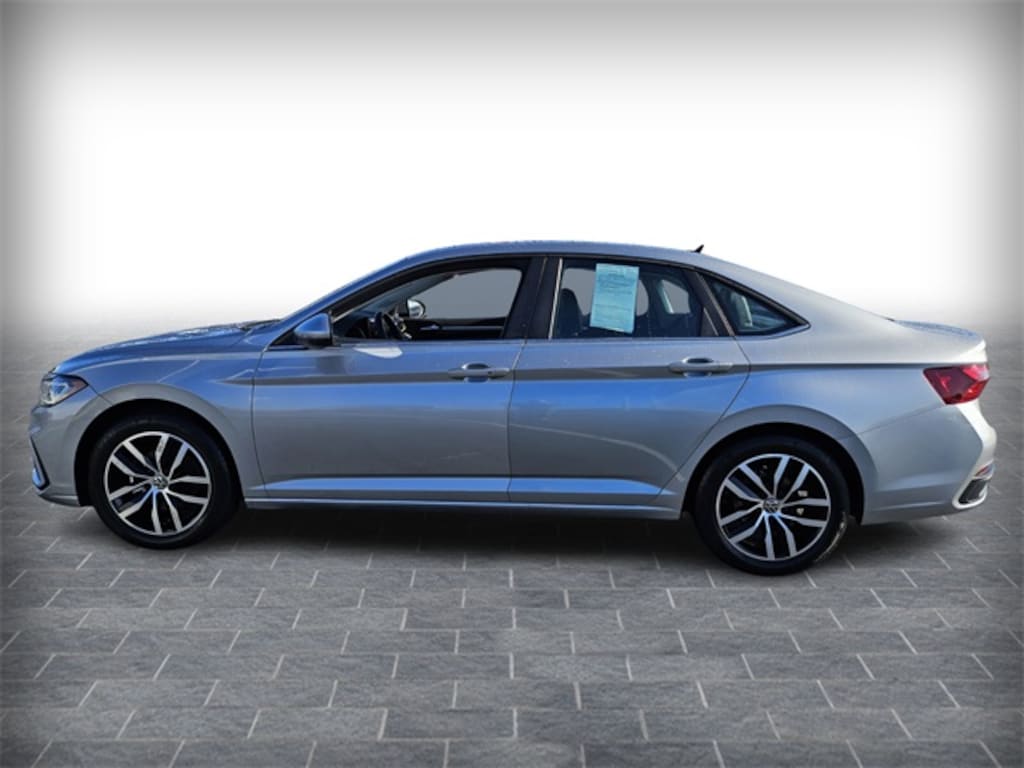 Used 2025 Volkswagen Jetta 1.5T SE Sedan