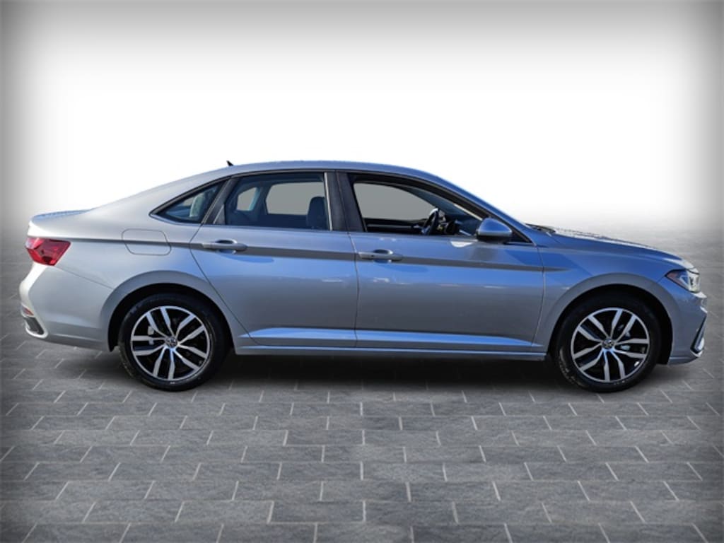 Used 2025 Volkswagen Jetta 1.5T SE Sedan