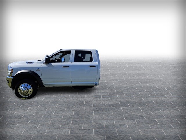 2024 Ram 5500 photo 4