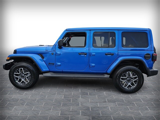 2025 Jeep Wrangler Sahara photo 3