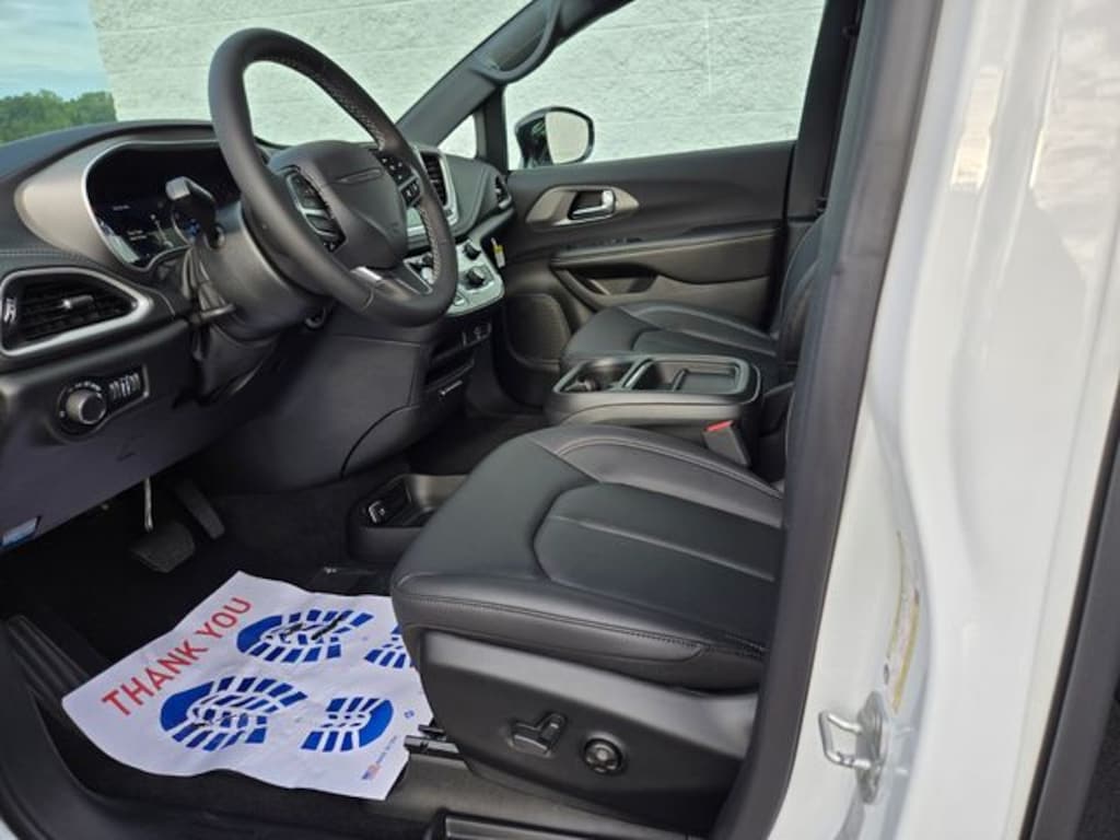 New 2027 Chrysler Pacifica SELECT Passenger Van
