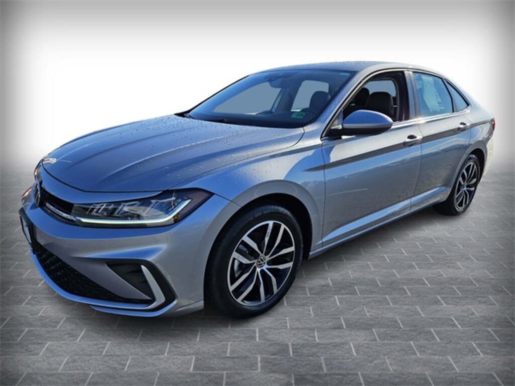 Used 2025 Volkswagen Jetta 1.5T SE Sedan