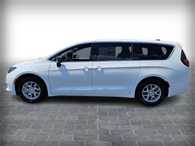 2026 Chrysler Voyager LX photo 3