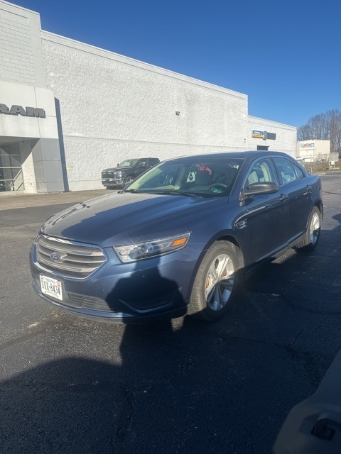 2018 Ford Taurus SE's photo