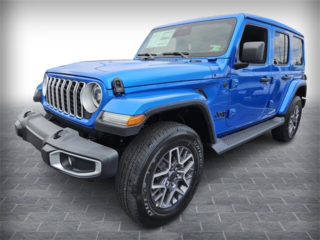2025 Jeep Wrangler Sahara photo 2