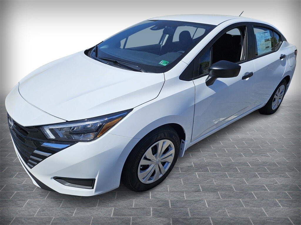 2025 Nissan Versa 1.6 S photo 2