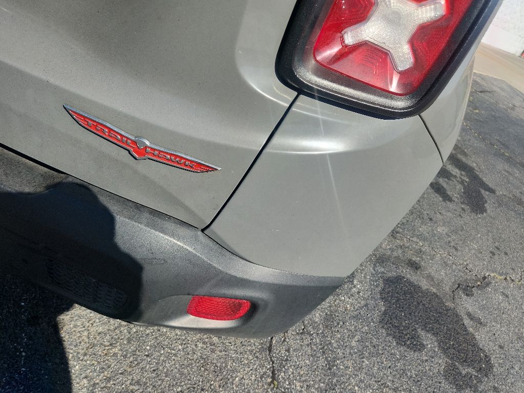 2023 Jeep Renegade Trailhawk - Photo 5