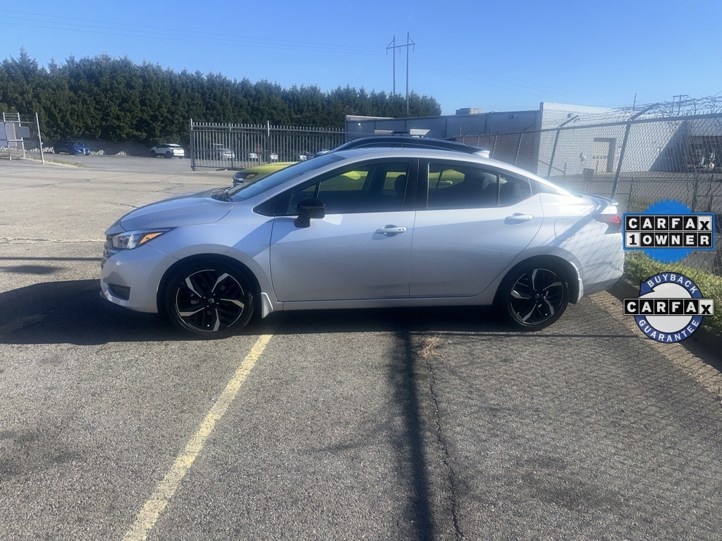2025 Nissan Versa Sedan SR's photo