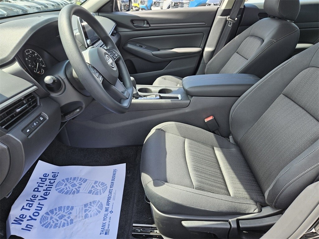 2025 Nissan Altima S photo 4