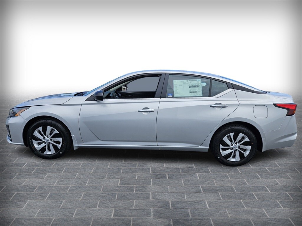 2025 Nissan Altima S photo 2