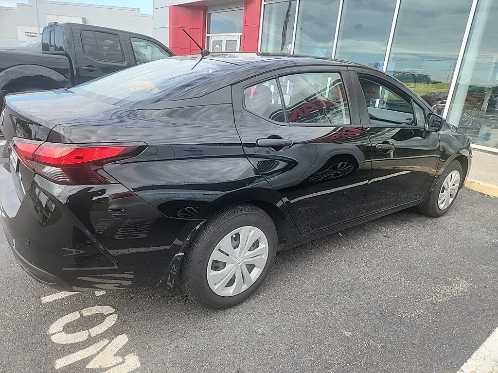 2025 Nissan Versa 1.6 S photo 3