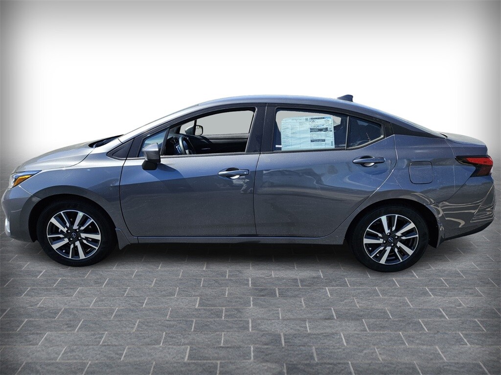 2025 Nissan Versa 1.6 SV photo 3